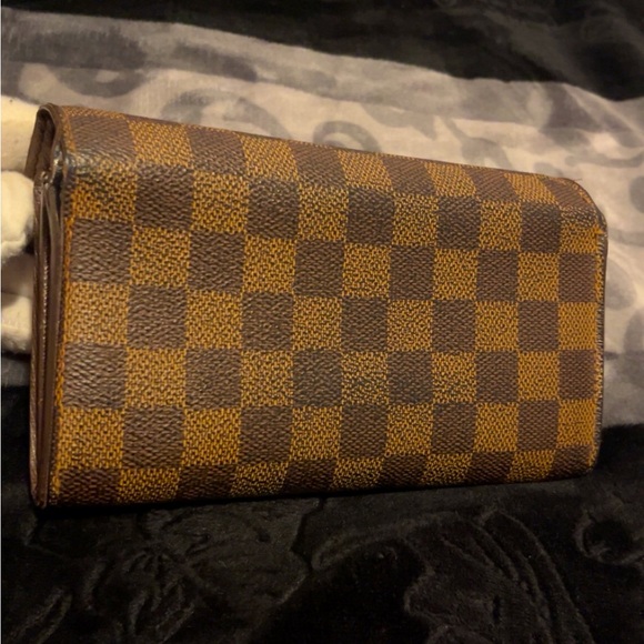 V.G.U.C Louis Vuitton Ebene Sarah Wallet, Does not SNAP‼️ - Picture 7 of 7